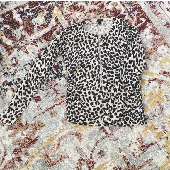 Ann Taylor leopard print cardigan Size S - Picture 1 of 4